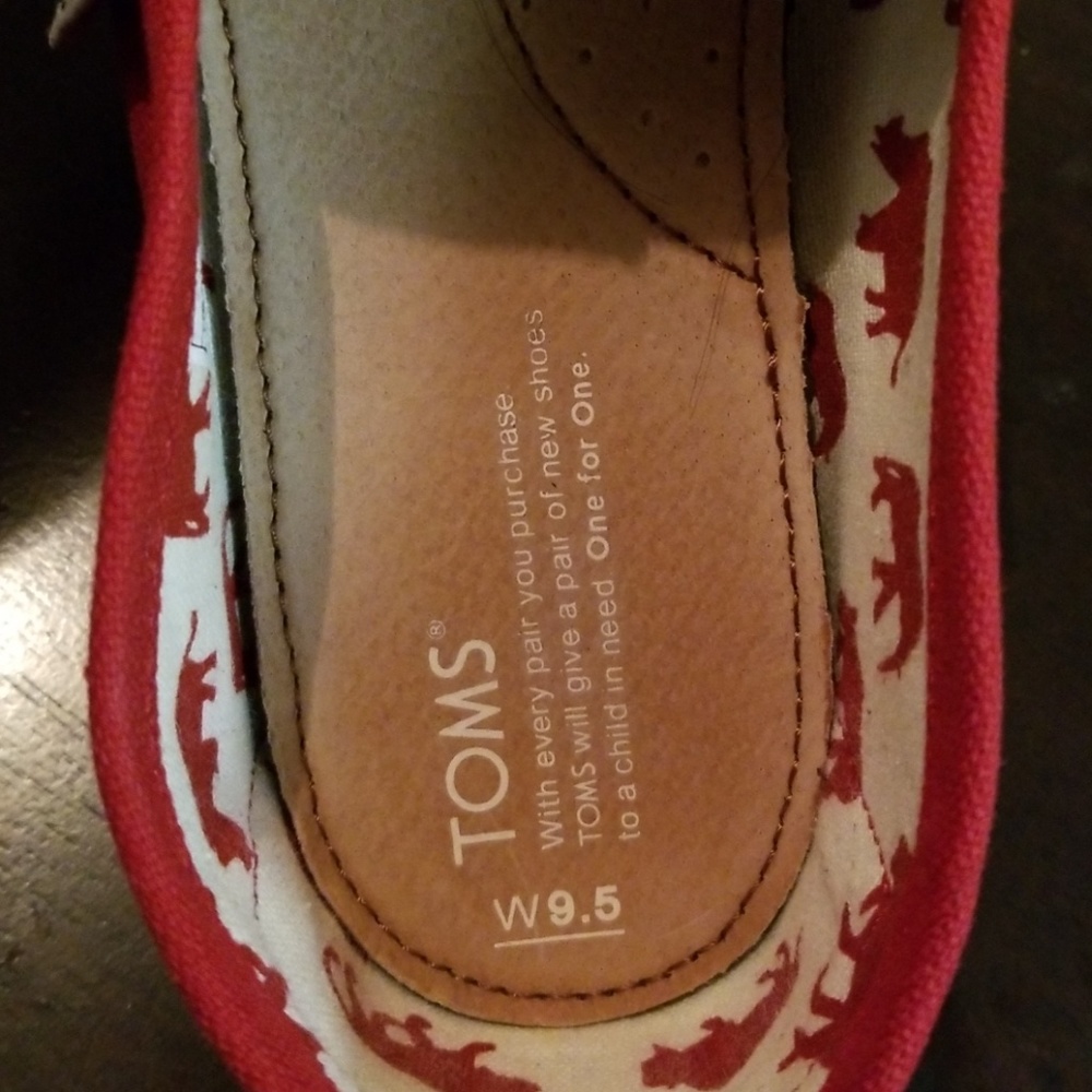 Toms - Picture 3 of 3